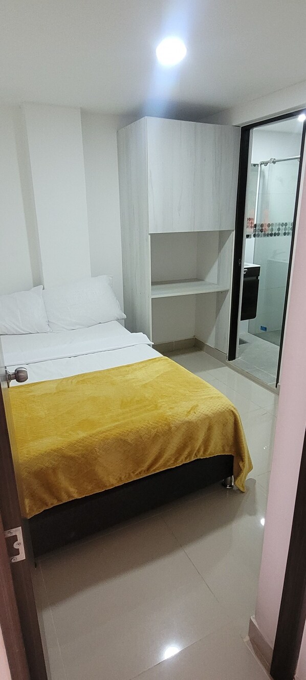 8 bedrooms, bed sheets