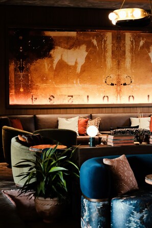 Coin salon dans le hall