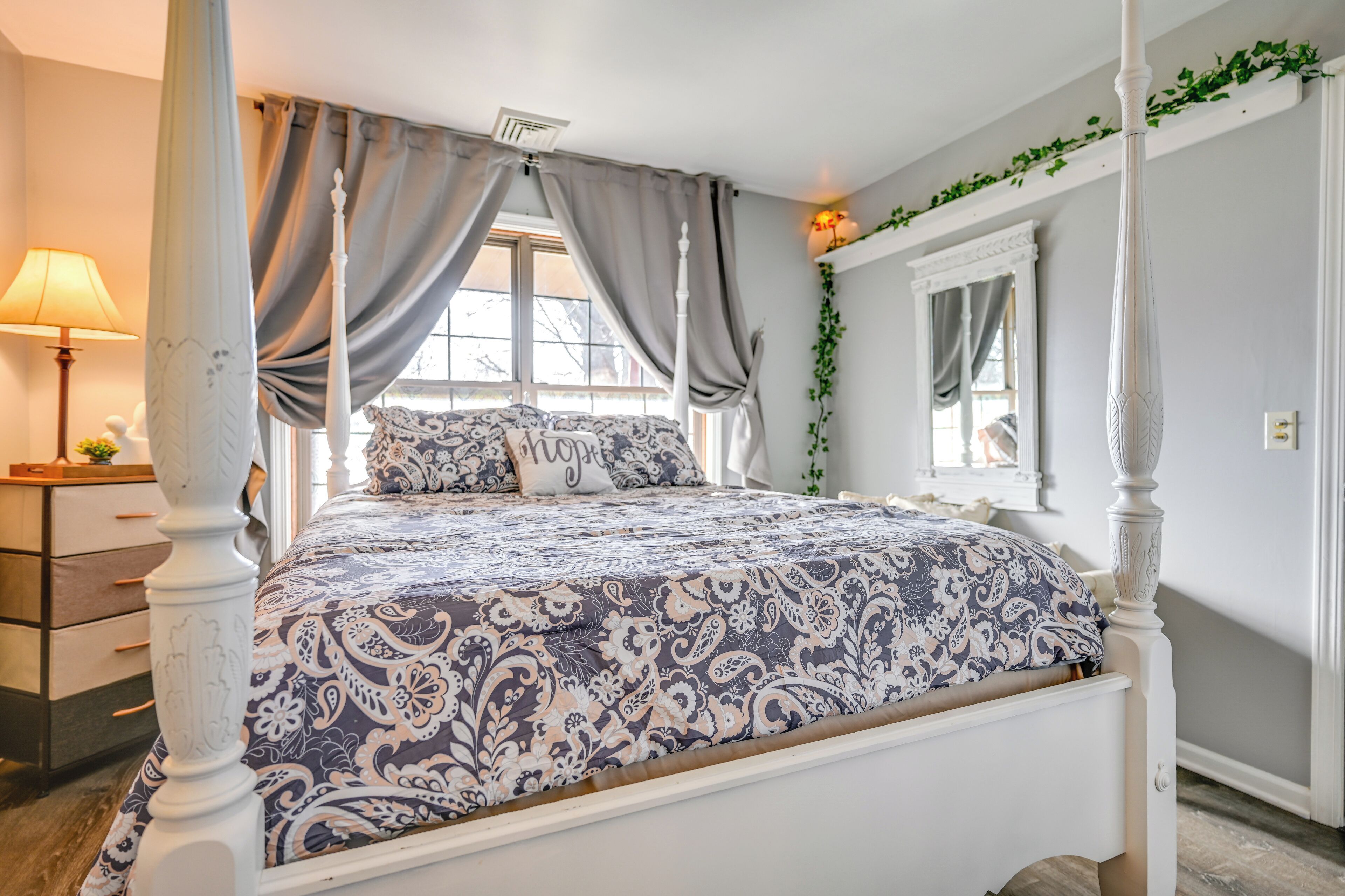 1 chambre, bureau, accès Internet, draps fournis