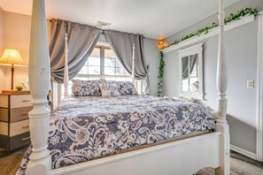 1 bedroom, desk, internet, bed sheets