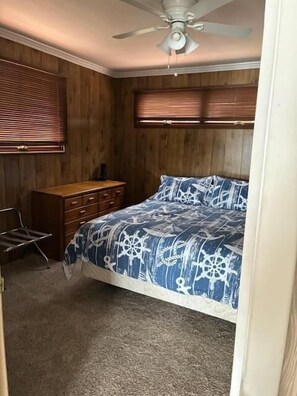 2 soverom, strykejern/-brett, wi-fi og sengetøy