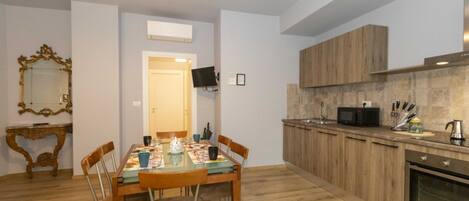 ميكروويف، فرن، موقد طهي مسطح، غسالة أطباق