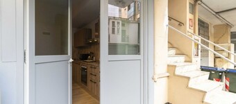 Comfortable apartment of 80 sqm, able to accommodate up to 4 people, located on the ground floor of a building in the Lingotto district. The area is full of all services and well connected thanks to local public transport, a few minutes walk there are se