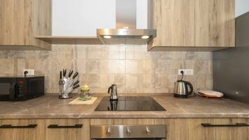 Mikrowelle, Ofen, Herdplatte, Geschirrspüler