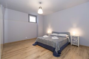 2 bedrooms, iron/ironing board, bed sheets