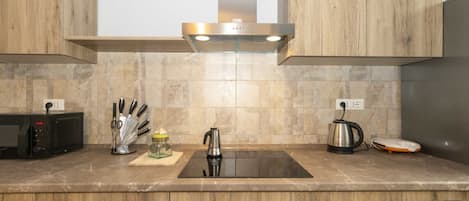 Mikroaaltouuni, uuni, liesi, astianpesukone