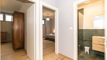 Dusche, Haartrockner, Bidet, Handtücher