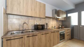 Microonde, forno, piano cottura, lavastoviglie