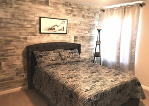 2 habitaciones, tabla de planchar con plancha y ropa de cama