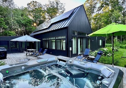 Hot Tub, Chic Sexy Style booking Summer 26!