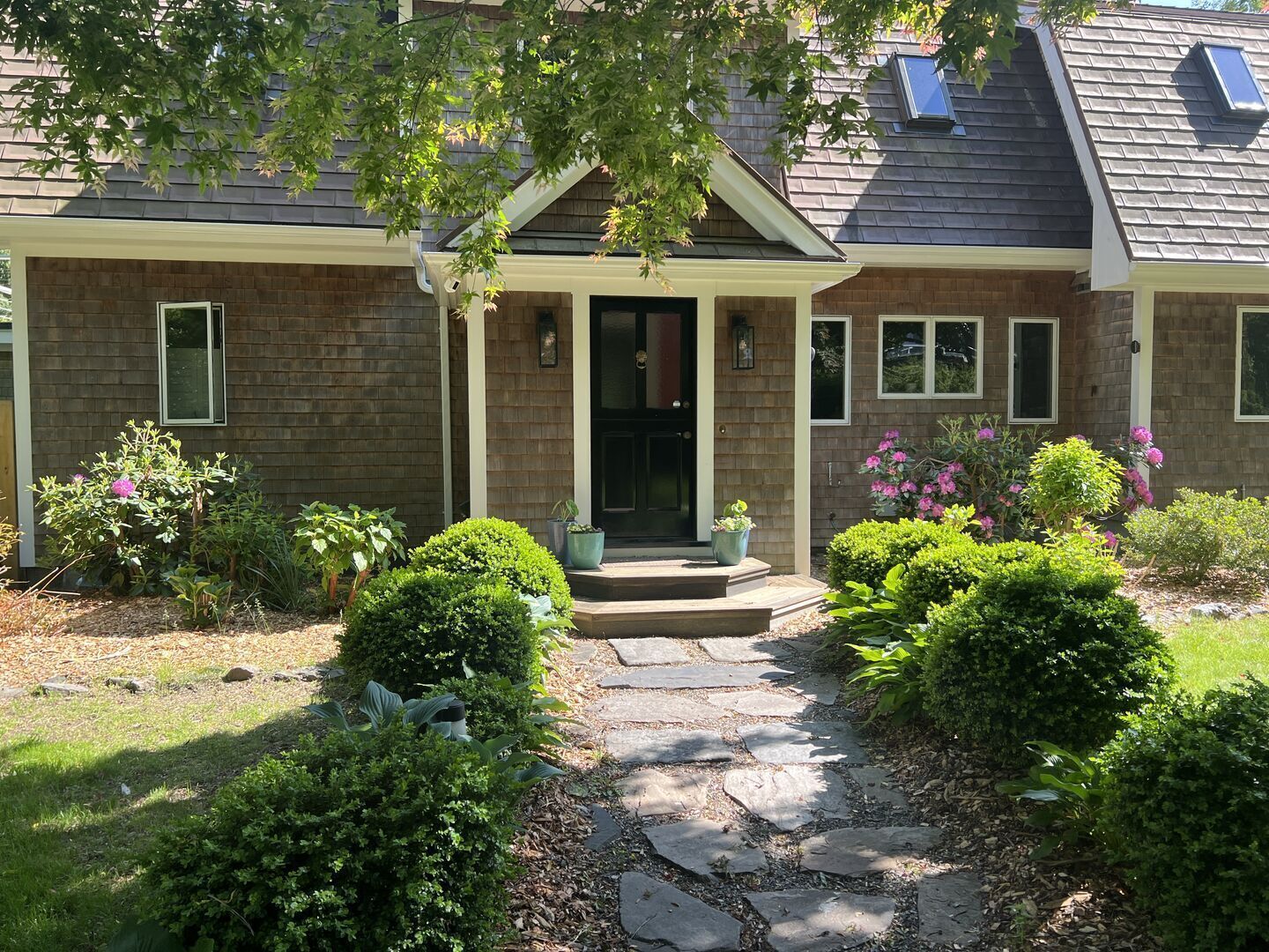 Walk to downtown 4 bedroom home in Shoreby Hill