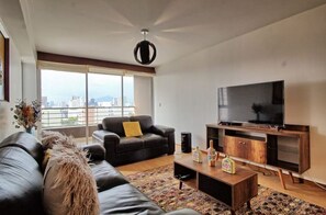 TV - Cozy, stunning 3 BR Apartment (San Isidro)