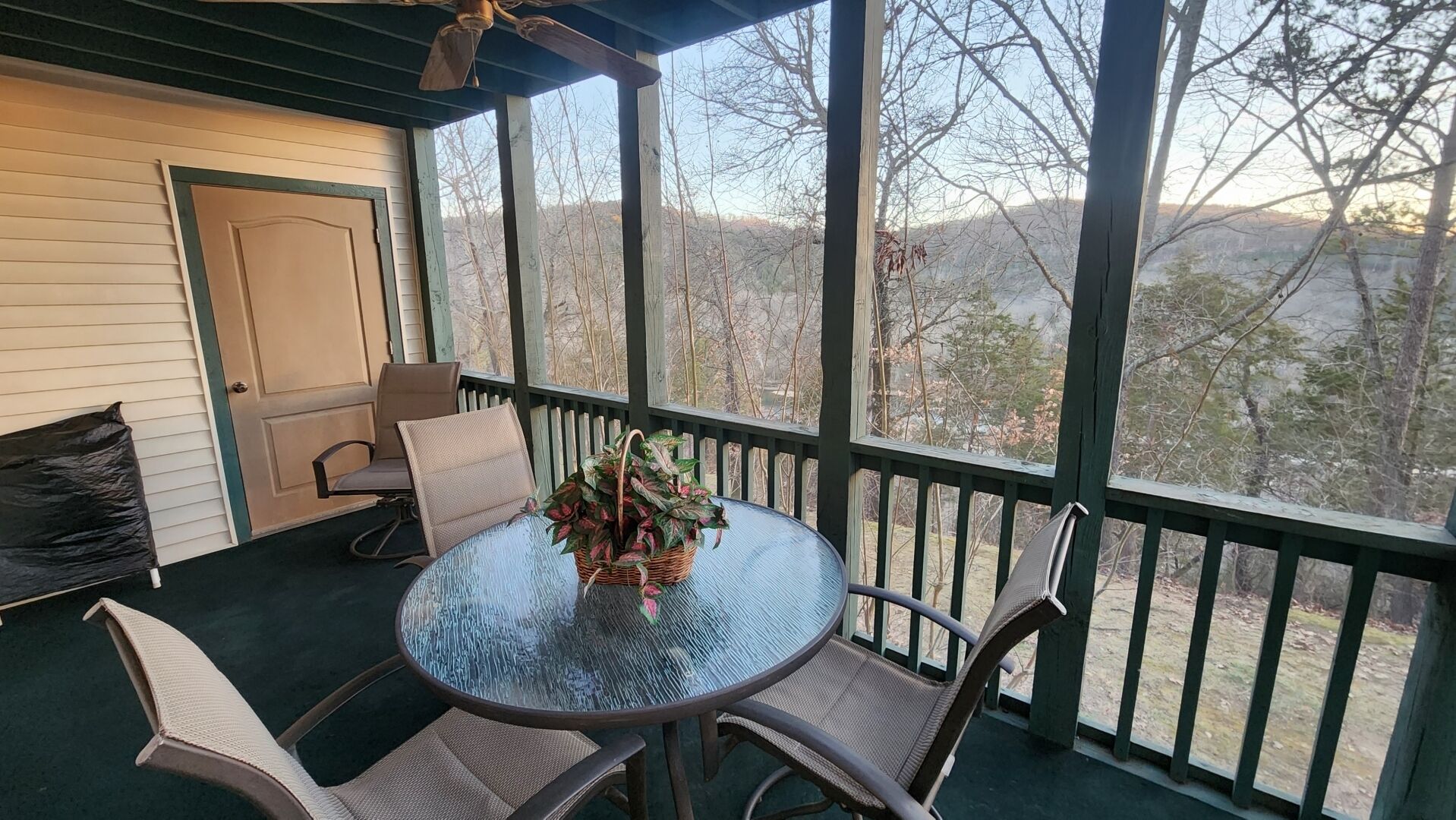 Pets Ok~Indoor/Outdoor Pool~Nice Screened-in Porch