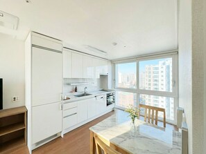 Ruokailu omassa huoneessa