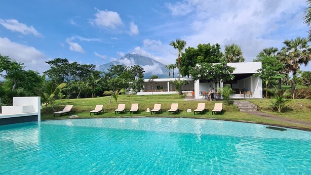 Kolam renang outdoor