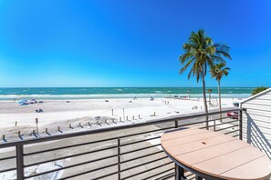 On the beach - Beautiful 4 Bedroom/ 4 Bath Beach House-Directly on Beach! (Siesta Key)