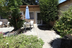 Deluxe King 1 King Bed, Mountain View | Down comforters, individually decorated, individually furnished