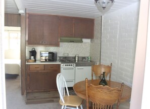 Executive Suite | In-room dining - Little European Lodge (Carmel Valley)