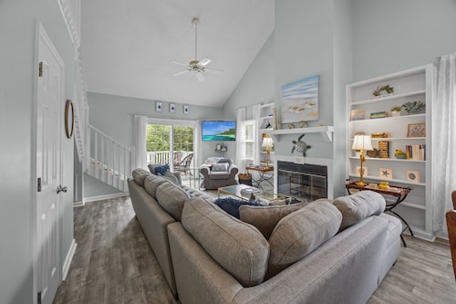 Quiet street, Minutes Walk to Beach & Rec Center -Perfect Family Beach Home!