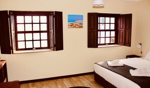 2 Schlafzimmer, Schreibtisch, Bügeleisen/Bügelbrett, WLAN