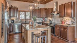 Fridge, microwave, oven, stovetop - Branch Oak Manor - Million Dollar Views | Hot Tub | Fire Pit (Mineral Bluff)