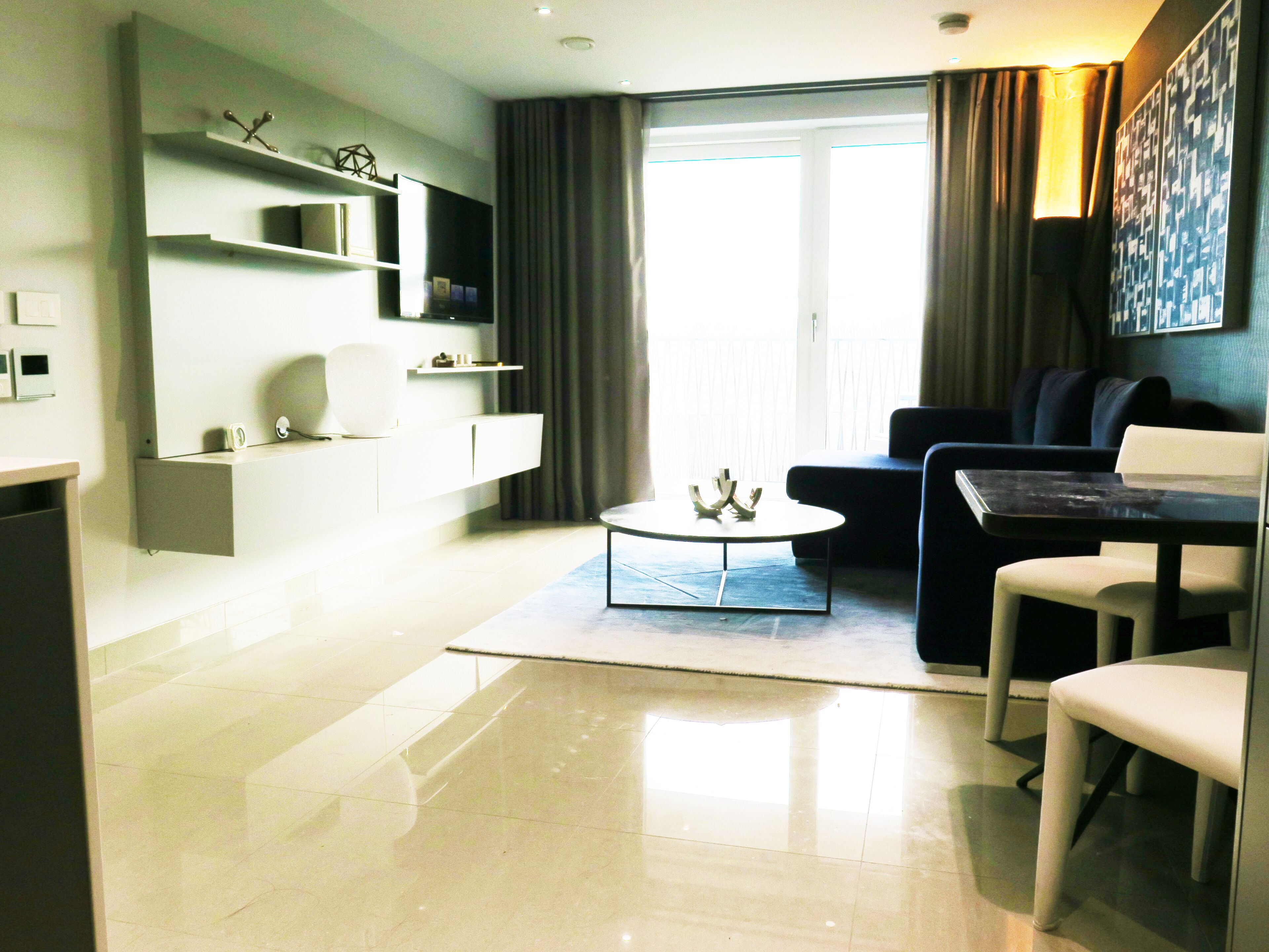 5 mins to Southwark tube station, luxury flat with superb viewing