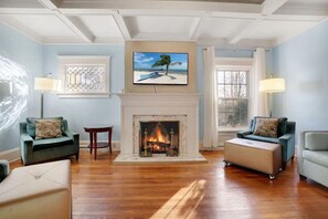 Fernseher, Kamin, Videospiele, Netflix