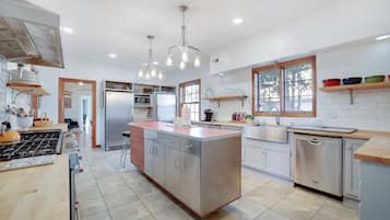 KĂŒhlschrank, Mikrowelle, Ofen, Herdplatte