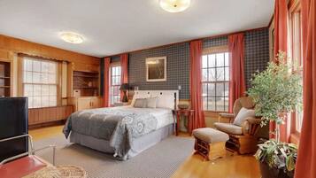 6 Schlafzimmer, Schreibtisch, BĂŒgeleisen/BĂŒgelbrett, kostenloses WLAN