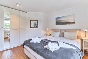 Unclassified image, 4 of 28, button