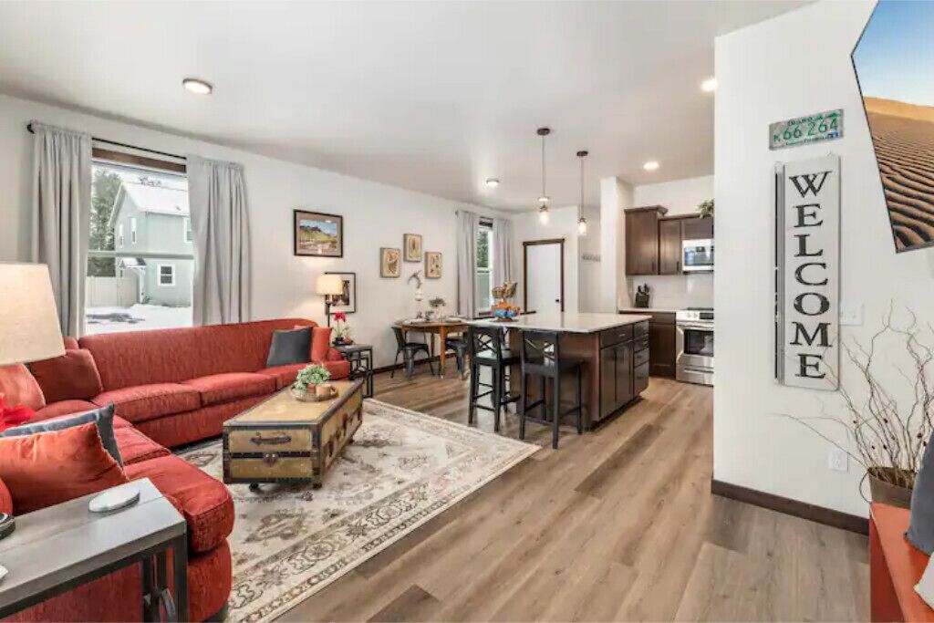 Spacious & family friendly new home close to town in Priest River