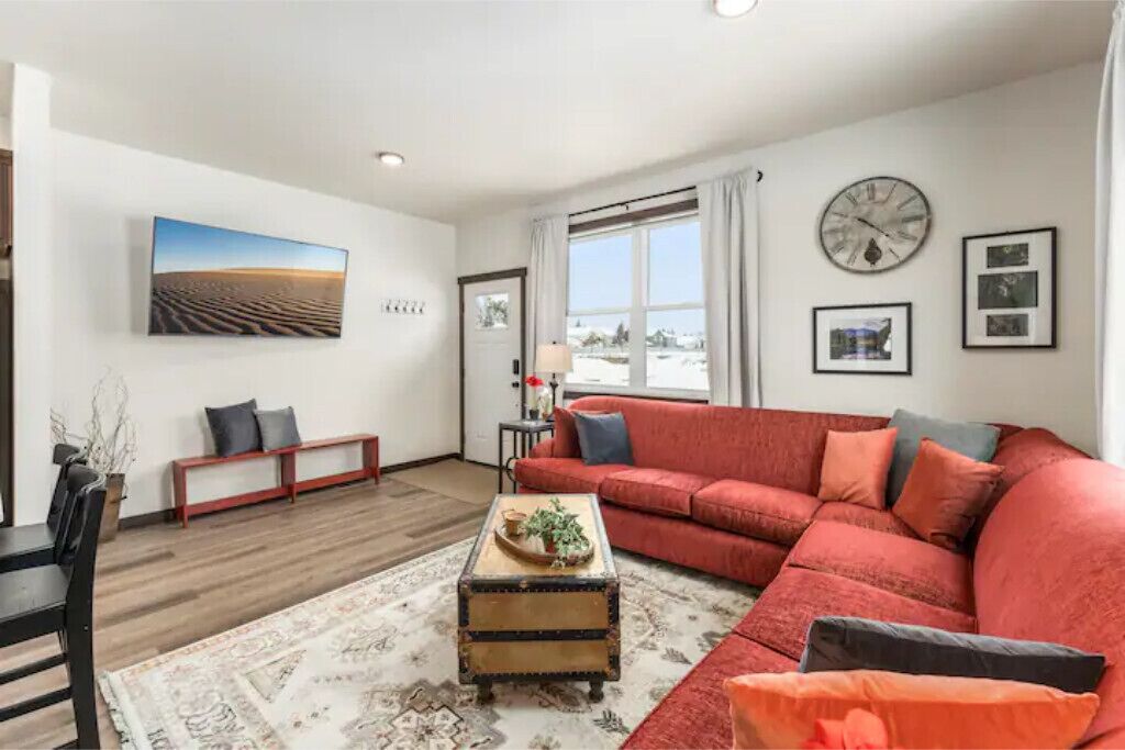 Spacious & family friendly new home close to town in Priest River