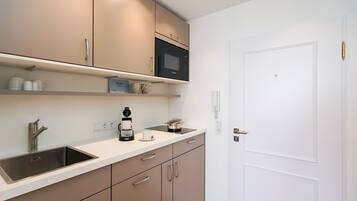 Refrigerador, microondas, parrilla de estufa y lavavajillas