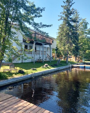Exterior - Waterfront cottage with an incredibly scenic view (St.-Charles)