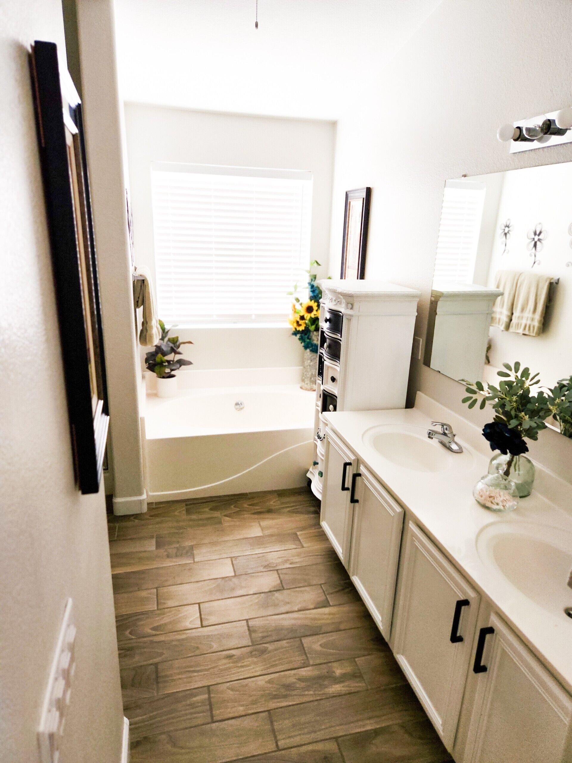 4 bedroom, 3 bath Home with Private Pool and RV Parking