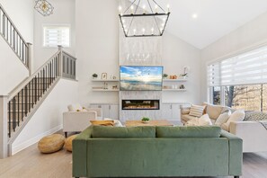 Fernseher, Kamin, Arbeitsbereiche