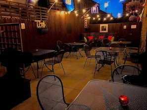 Economy Room | Terrace/patio - the black swan (Leyburn)