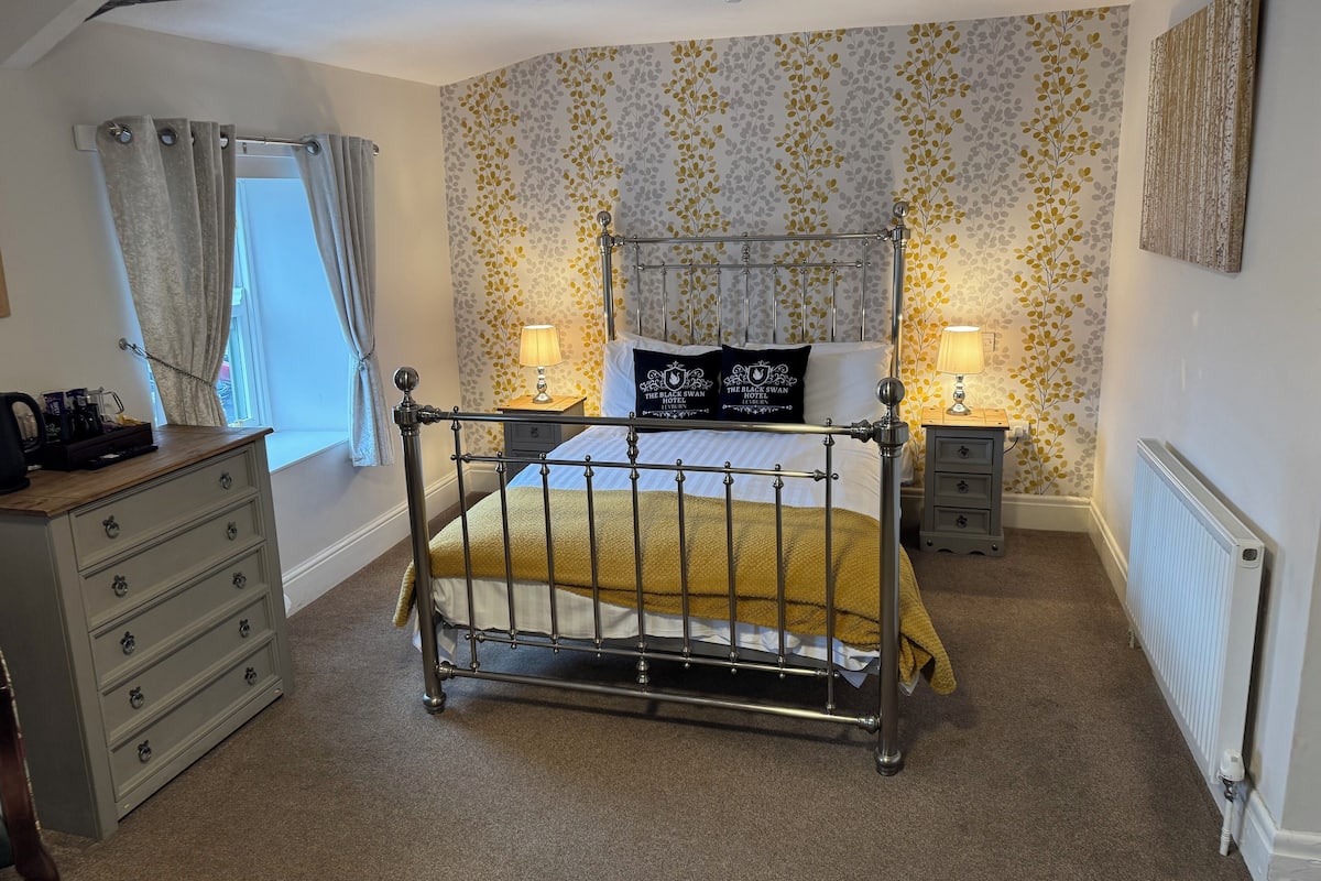 Deluxe Double Room, 1 Double Bed | Premium bedding, individually furnished, rollaway beds, bed sheets