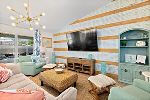 Een smart-tv en een open haard