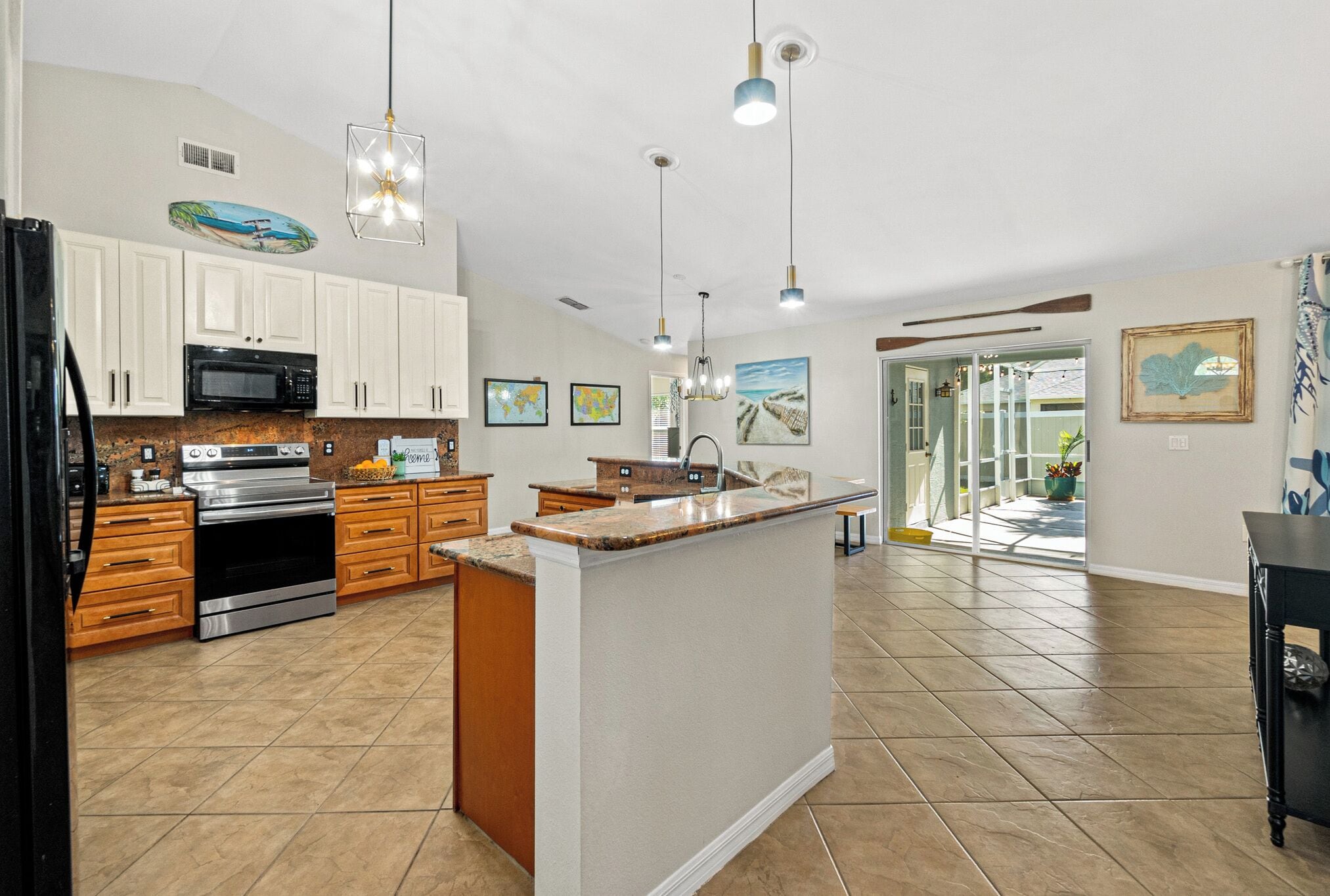 Køleskab, mikrobølgeovn, ovn, kogeplade