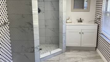 Towels, soap, shampoo, toilet paper