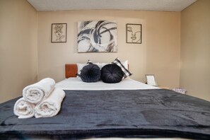 2 bedrooms, iron/ironing board, bed sheets - Condo w/ Strip view (Las Vegas)