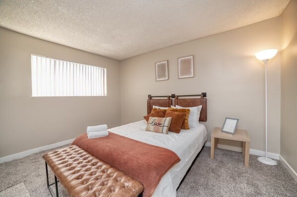 2 bedrooms, iron/ironing board, bed sheets