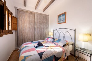 2 soverom, reiseseng for barn, wi-fi (inkludert) og sengetøy