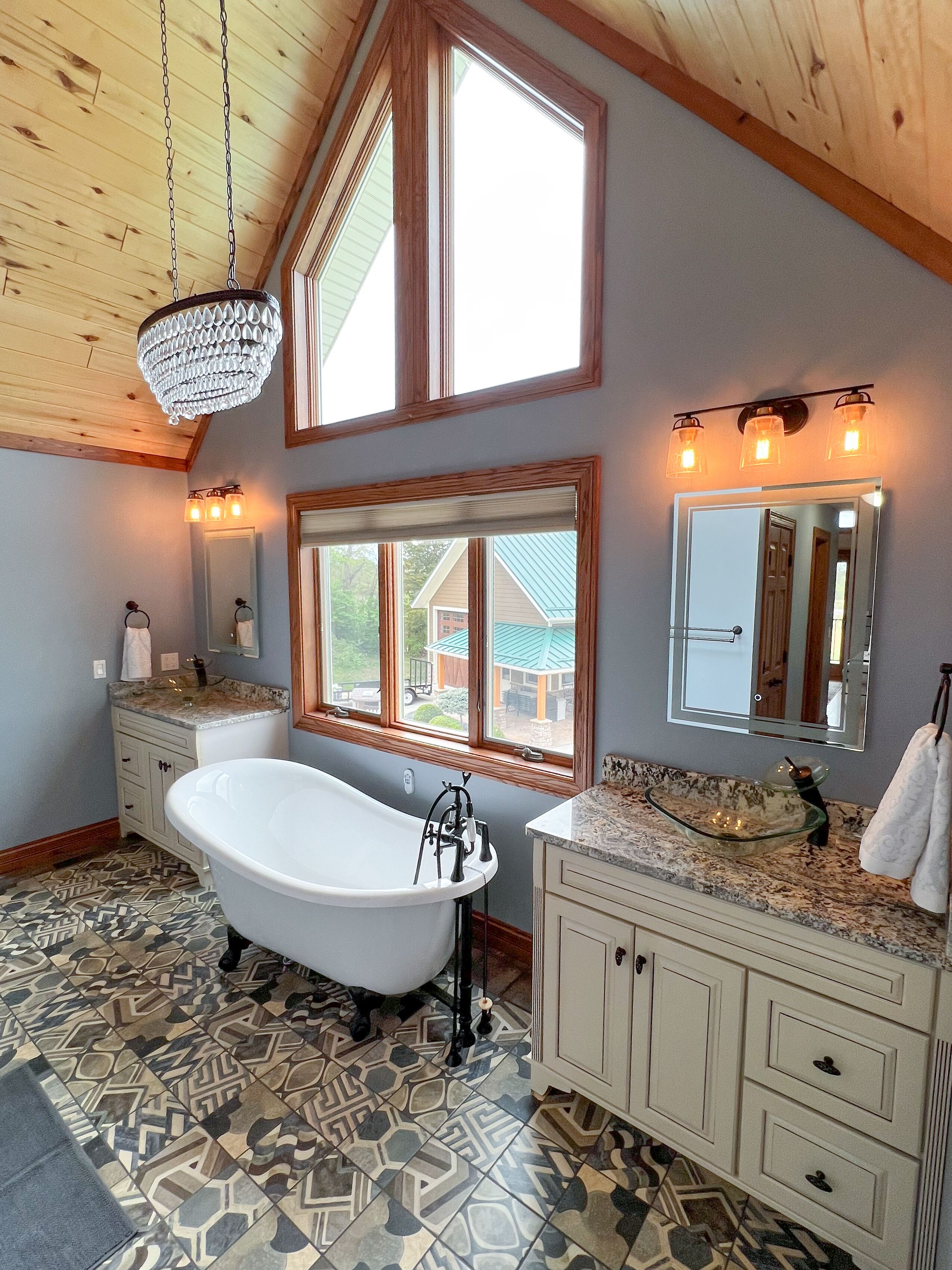 **NEW** Brookville Ridge - Gorgeous Lake Home w/ Pool, Putting Green, Game Room