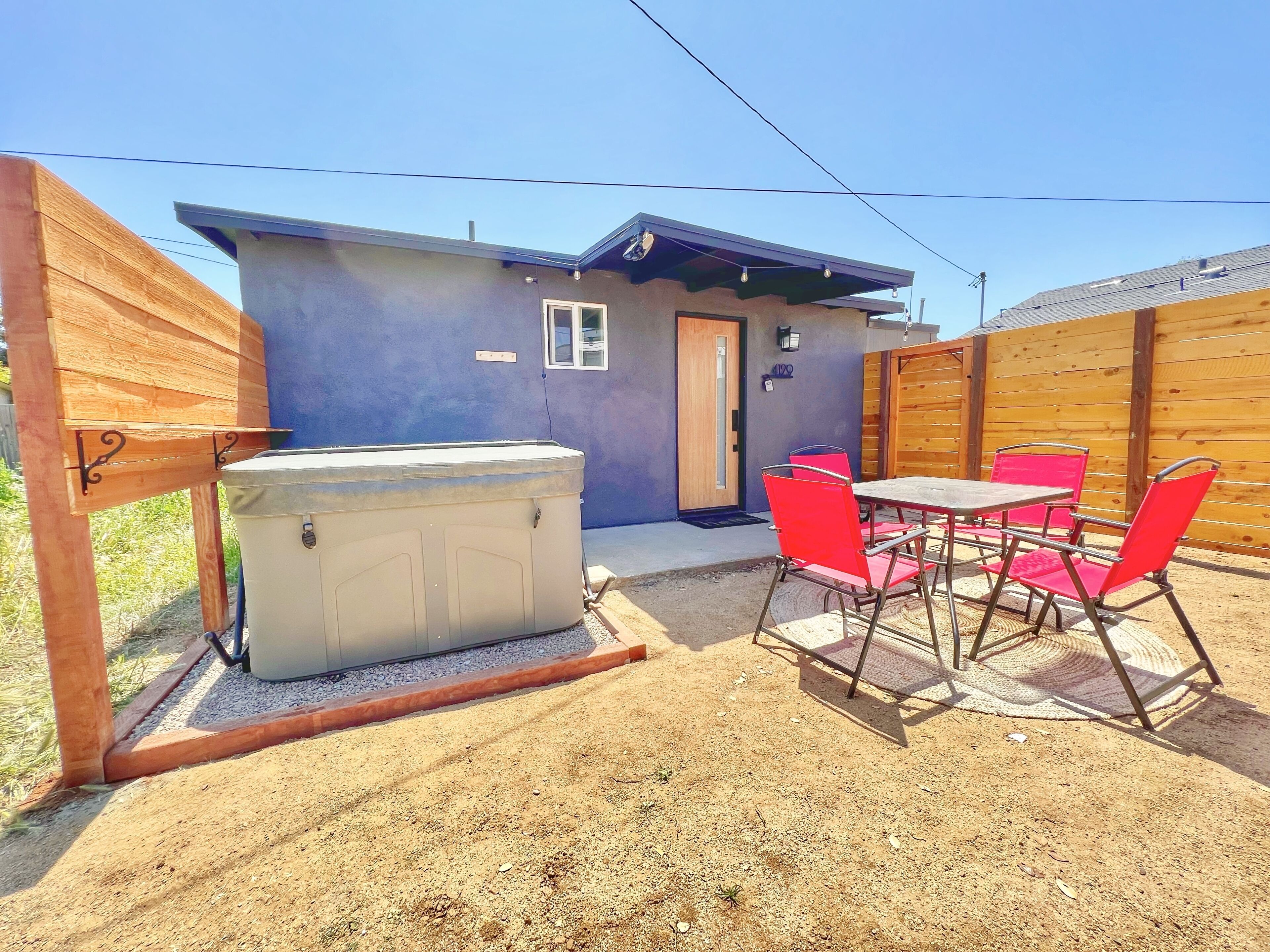 ~Hot Tub Getaway in Central San Diego~