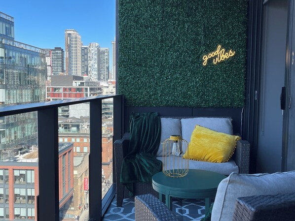 Property grounds - Luxe Urban Nest @ King & Bathurst with Heated Balcony
 (Toronto)