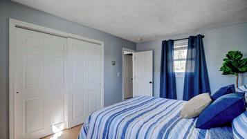 1 bedroom, iron/ironing board, travel cot, WiFi