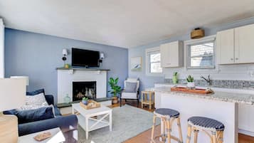 TV, fireplace