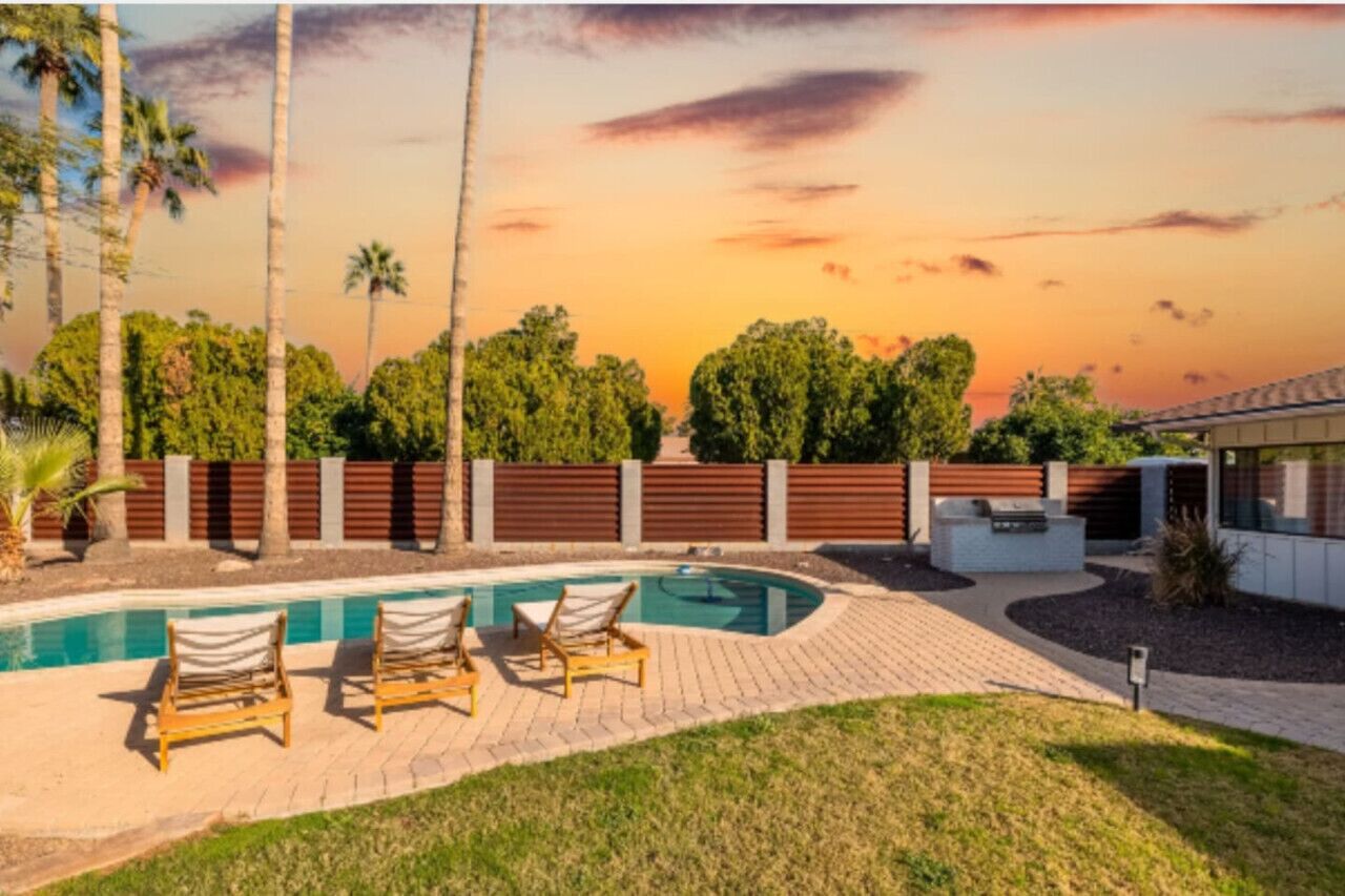 Sunshine on Sells | Pool & BBQ Grill